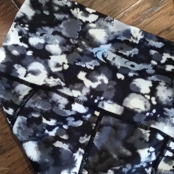 TKO Technical Knockout Mesh High Waist Leggings Medium Camo Gray NWT - Picture 3 of 3